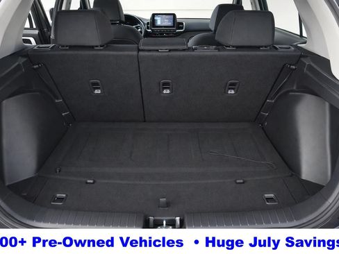 Used 2025 Hyundai Venue SEL FWD image 16