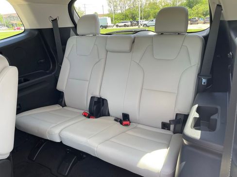 Used 2024 Kia Telluride EX w/ EX Captain's Chair Package AWD/4WD image 14