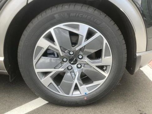 New 2025 Genesis GV60 Advanced image 9