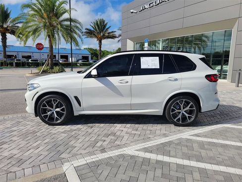 Used 2022 BMW X5 M50i w/ Executive Package image 2