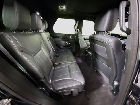 Used 2019 Land Rover Discovery SE AWD/4WD image 27