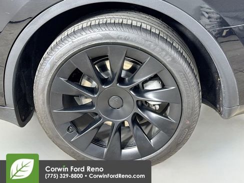 Used 2024 Tesla Model Y Long Range image 31