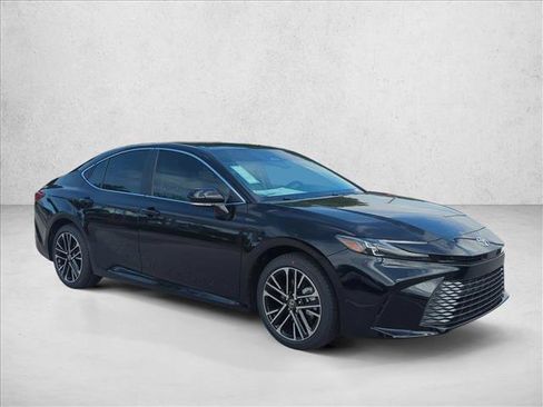 Used 2026 Toyota Camry XLE FWD image 3