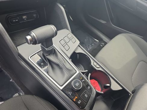 Used 2025 Kia Sportage LX FWD image 21