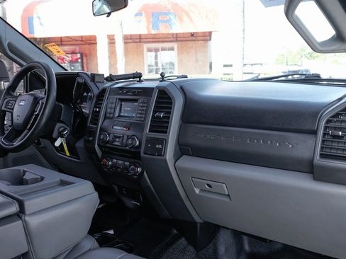 Used 2017 Ford F550 XL image 33