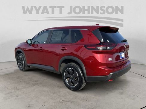 Used 2025 Nissan Rogue SV AWD/4WD image 3