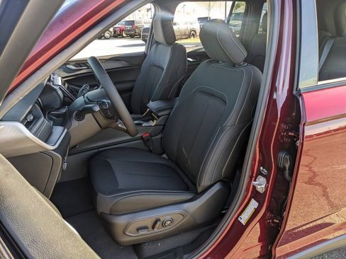 New 2025 Jeep Grand Cherokee Laredo image 30