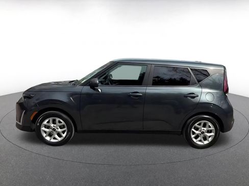Used 2025 Kia Soul LX w/ LX Technology Package FWD image 9