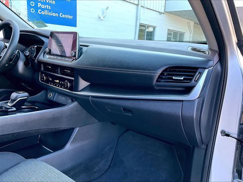 Used 2023 Nissan Rogue SV image 13