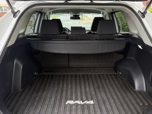 Used 2020 Toyota RAV4 LE w/ All Weather Liner Package AWD/4WD image 31