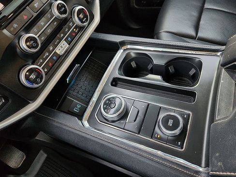 Used 2024 Ford Expedition Max XLT image 12