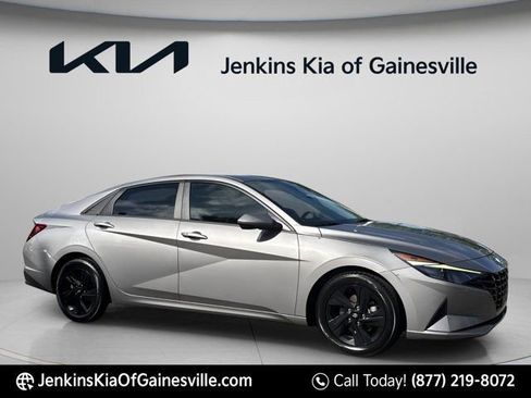 Used 2021 Hyundai Elantra SEL w/ Convenience Package FWD image 2