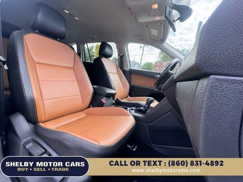 Used 2018 Volkswagen Tiguan SE AWD/4WD image 14
