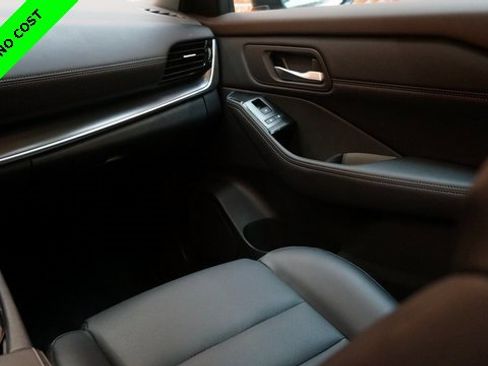 Used 2022 Nissan Rogue SV w/ SV Premium Package image 36