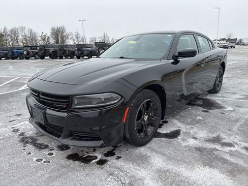 Used 2023 Dodge Charger SXT image 2