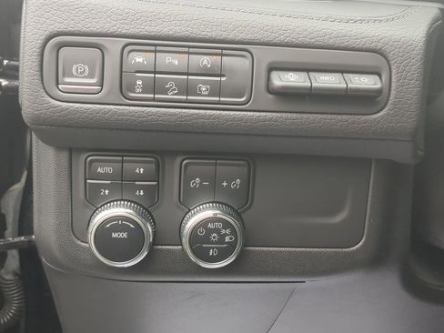 Used 2023 GMC Yukon Denali AWD/4WD image 18
