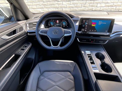 Certified 2024 Volkswagen Atlas Cross Sport SE FWD image 4