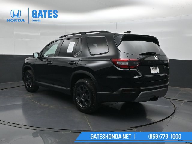 Used 2025 Honda Pilot TrailSport image 8