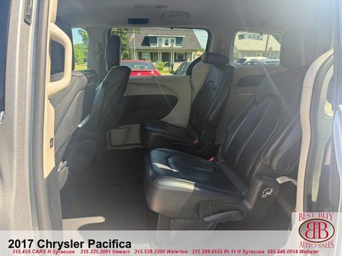 Used 2017 Chrysler Pacifica LX FWD image 17