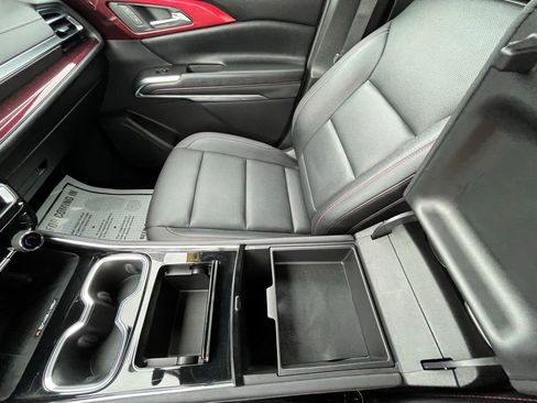 Used 2024 Chevrolet Traverse Z71 AWD/4WD image 24