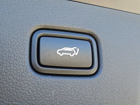 Used 2024 Hyundai Palisade Limited FWD image 17