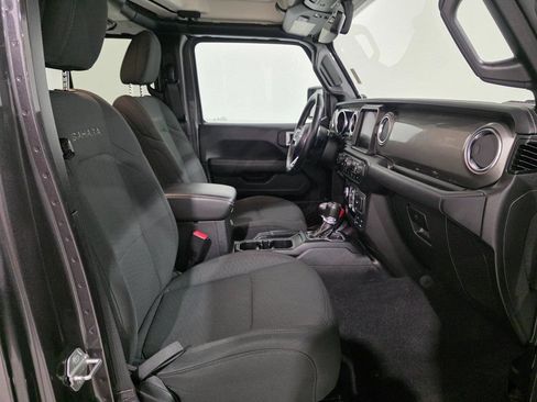 Used 2021 Jeep Wrangler Unlimited Sahara w/ Uconnect 4C Nav & Sound Group AWD/4WD image 21