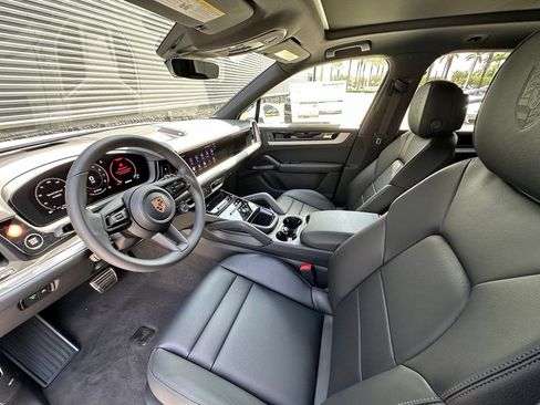 Used 2026 Porsche Cayenne S AWD/4WD image 4