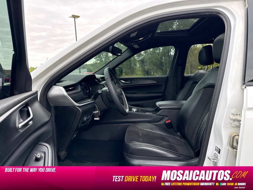 Used 2024 Jeep Grand Cherokee Altitude AWD/4WD image 6