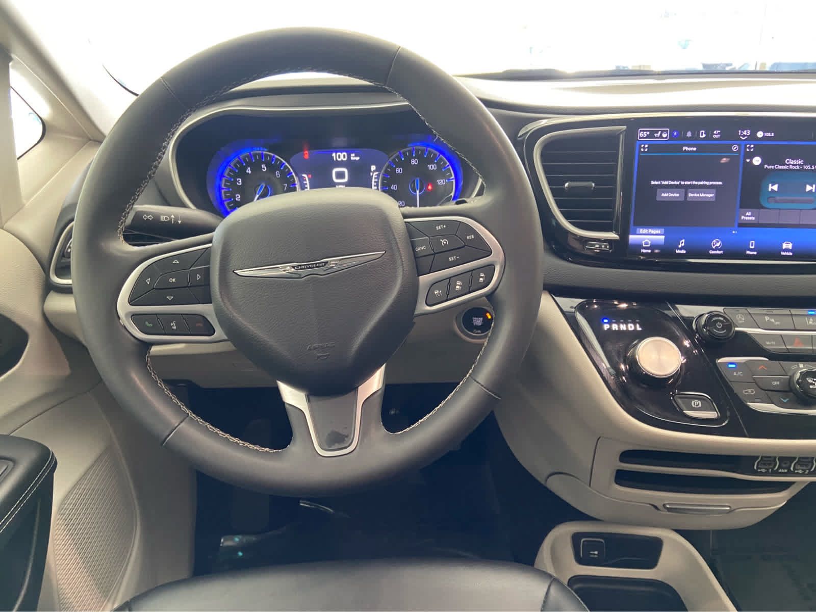 Used 2024 Chrysler Pacifica Touring-L FWD image 23