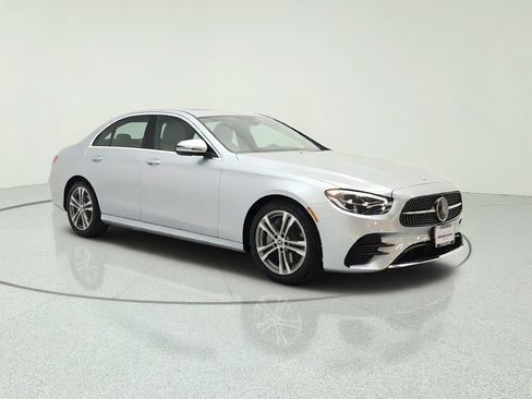 Used 2022 Mercedes-Benz E 350 Sedan image 3