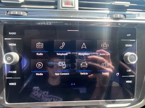 Used 2022 Volkswagen Tiguan SE AWD/4WD image 15