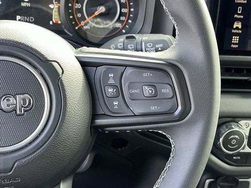 Used 2025 Jeep Wrangler Unlimited Rubicon AWD/4WD image 33