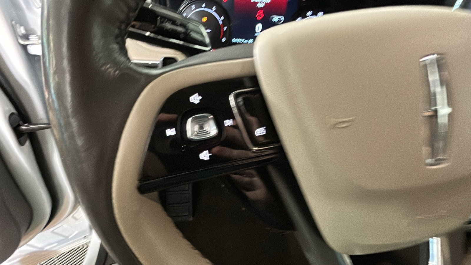 Used 2021 Lincoln Corsair AWD w/ Equipment Group 101A image 19