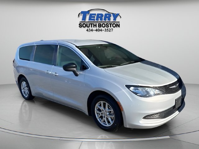 Used 2024 Chrysler Voyager LX FWD image 2