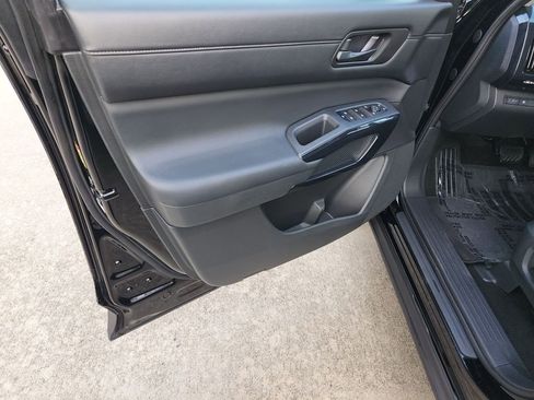 Certified 2024 Nissan Pathfinder SV image 28