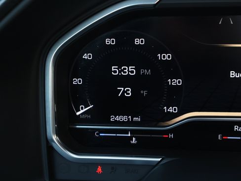 Used 2024 GMC Sierra 1500 AT4 w/ Technology Package image 4