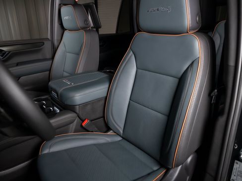 Used 2026 GMC Yukon AT4 w/ AT4 Premium Plus Package AWD/4WD image 5