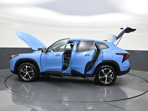 Used 2024 Chevrolet Trax RS FWD image 30
