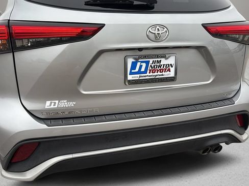 Used 2022 Toyota Highlander XSE FWD image 29