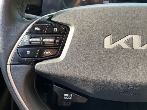 Used 2023 Kia Niro EX Touring FWD image 21