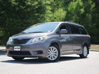Used 2017 Toyota Sienna LE