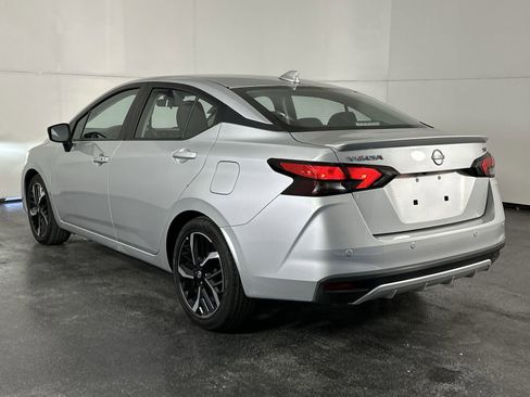 Used 2025 Nissan Versa SR image 9