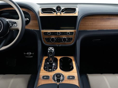 Certified 2025 Bentley Bentayga image 32