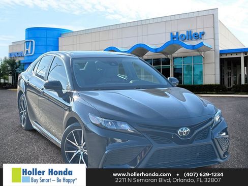 Used 2024 Toyota Camry SE image 1