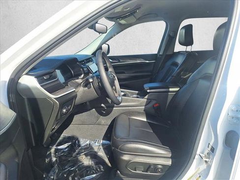 Used 2023 Jeep Grand Cherokee Limited image 10