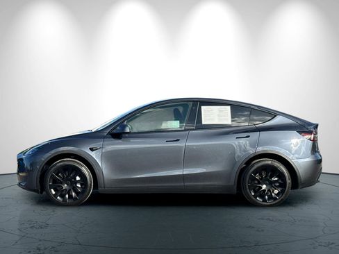 Used 2023 Tesla Model Y Long Range image 7