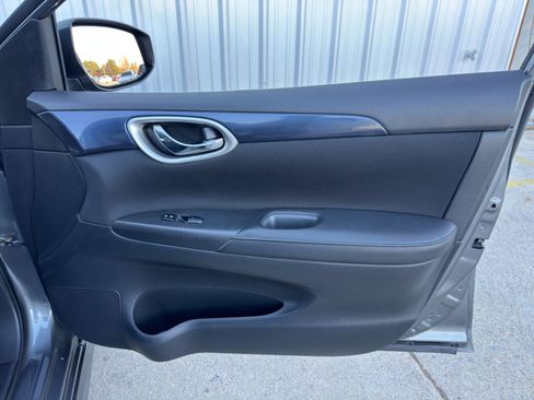 Used 2019 Nissan Sentra SR w/ Exterior Package image 35