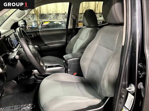 Used 2022 Toyota Tacoma SR5 AWD/4WD image 8
