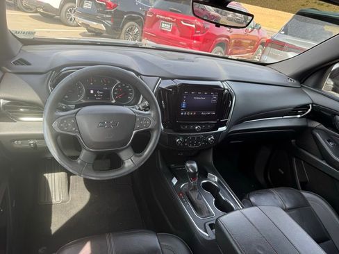 Used 2022 Chevrolet Traverse RS FWD image 3