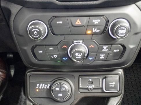 Certified 2022 Jeep Renegade Trailhawk w/ Trailer Tow Group image 16